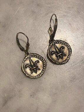 Fleur-de-Lis Round Drop Earrings in sterling